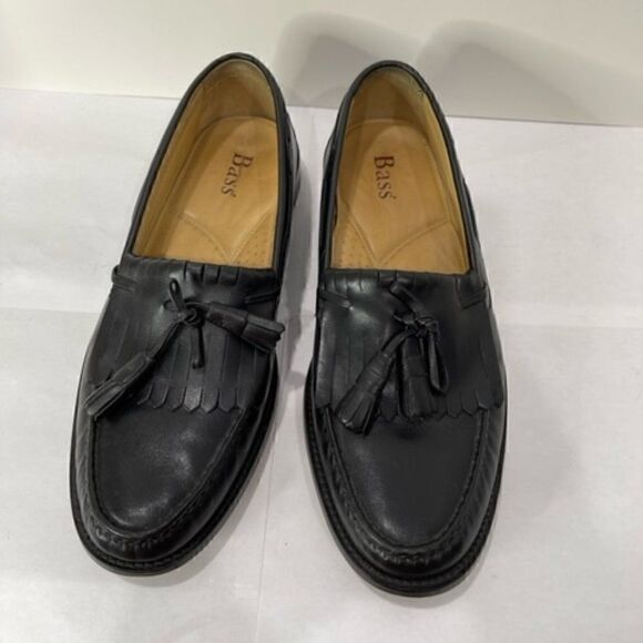 Bass Men\'s black leather tassel loafer 0104 medallion 10.5 M Excellent - worn on main image 8
